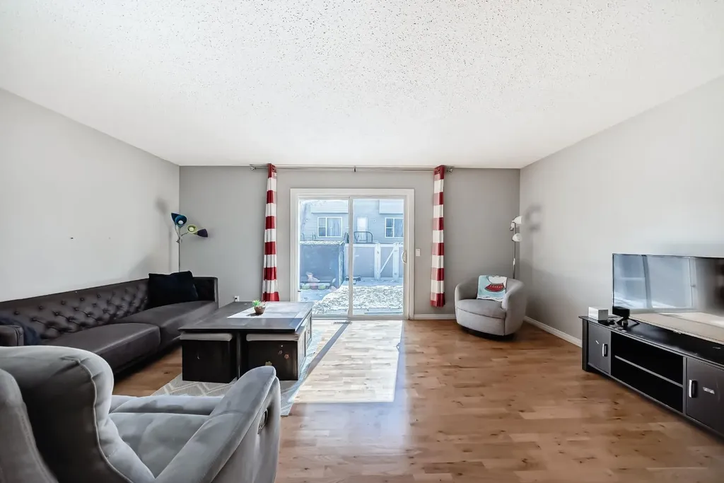 9930 Bonaventure Drive SE Calgary AB T2J 4L4