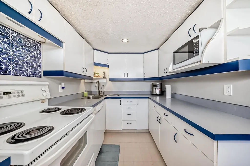 9930 Bonaventure Drive SE Calgary AB T2J 4L4