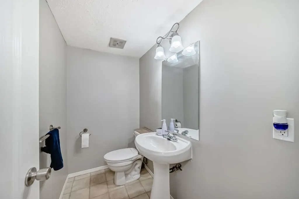 9930 Bonaventure Drive SE Calgary AB T2J 4L4