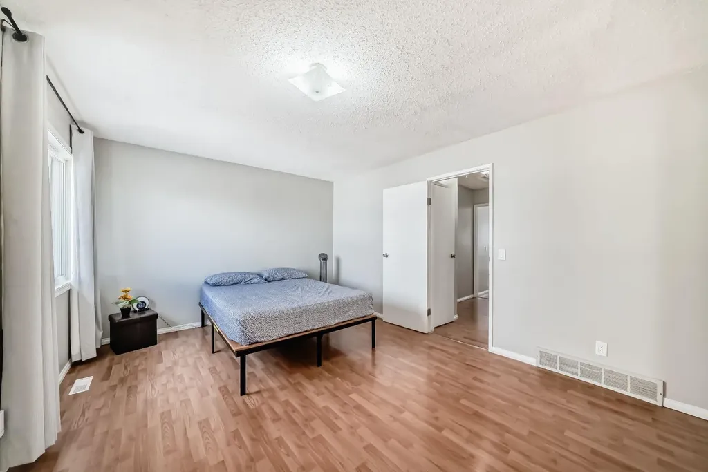 9930 Bonaventure Drive SE Calgary AB T2J 4L4
