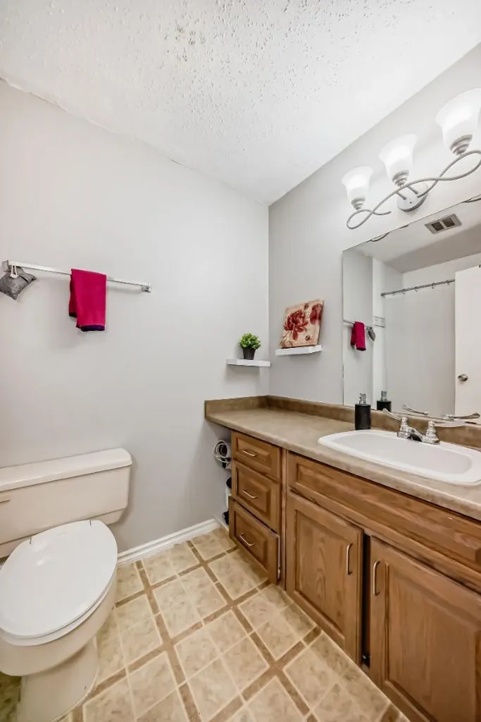 9930 Bonaventure Drive SE Calgary AB T2J 4L4