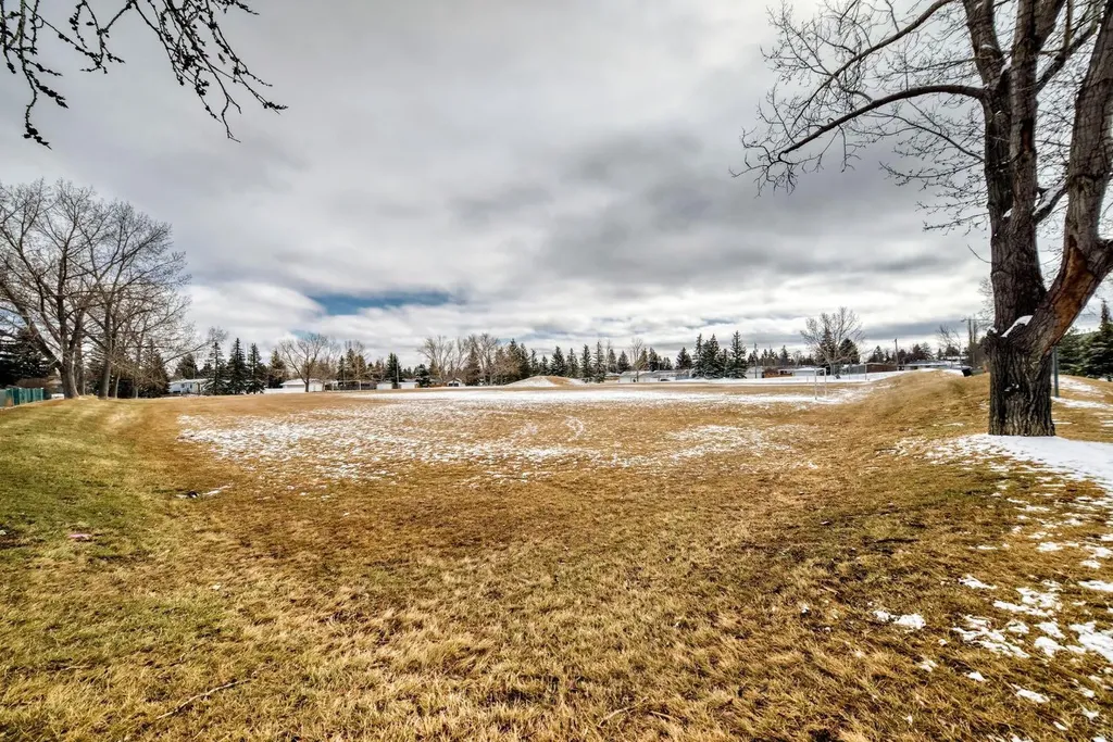 9930 Bonaventure Drive SE Calgary AB T2J 4L4