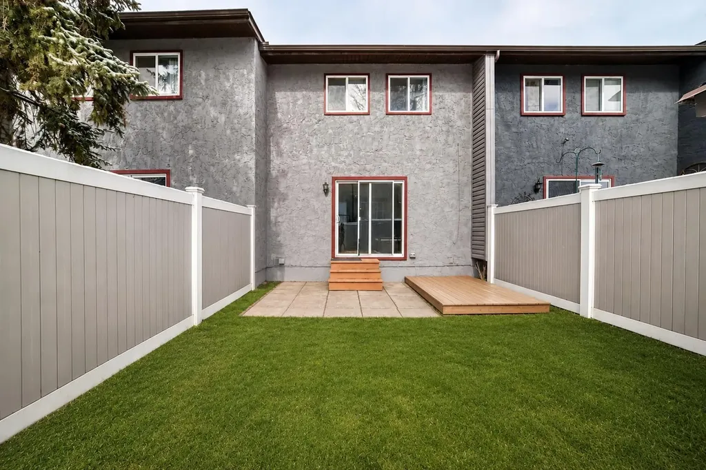 9930 Bonaventure Drive SE Calgary AB T2J 4L4