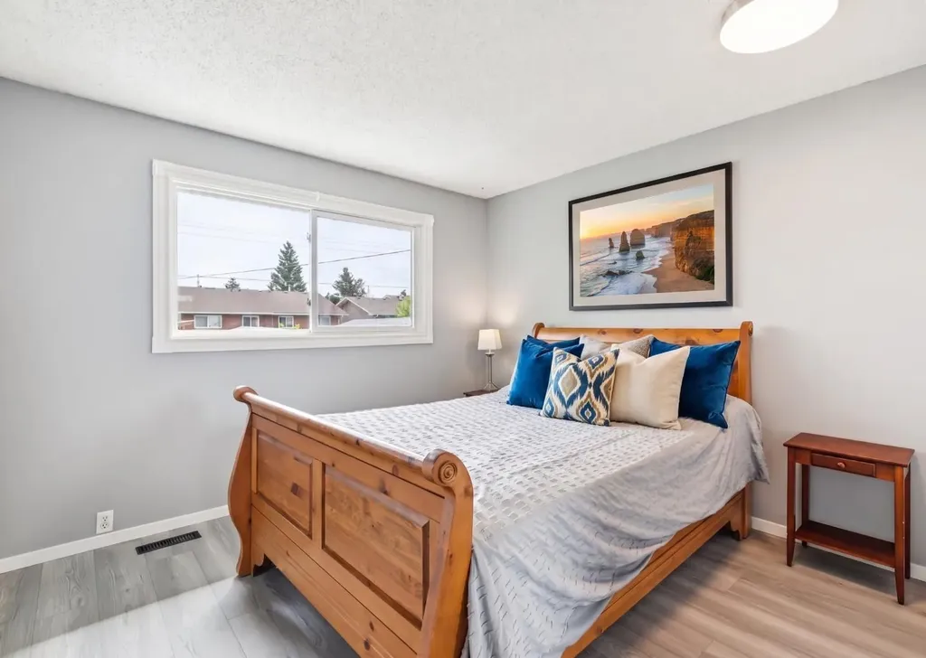 7828 20a Street SE Calgary AB T2C 1Y5