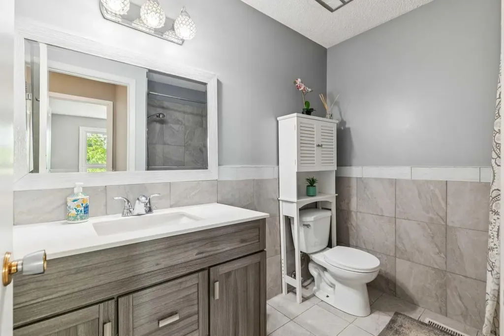 7828 20a Street SE Calgary AB T2C 1Y5