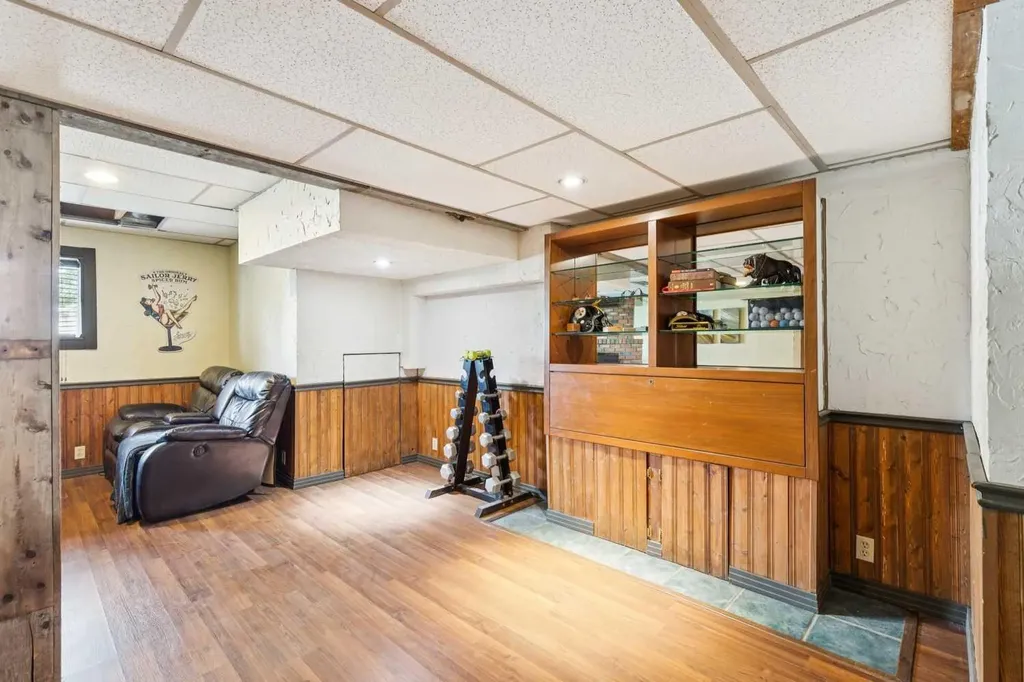 7828 20a Street SE Calgary AB T2C 1Y5