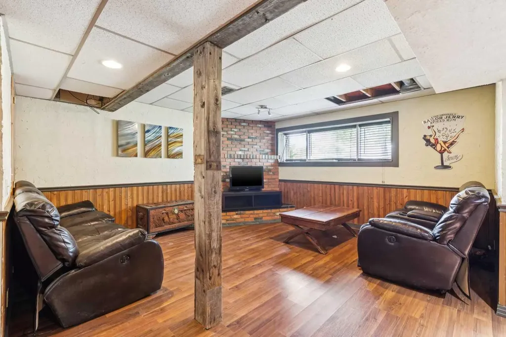 7828 20a Street SE Calgary AB T2C 1Y5