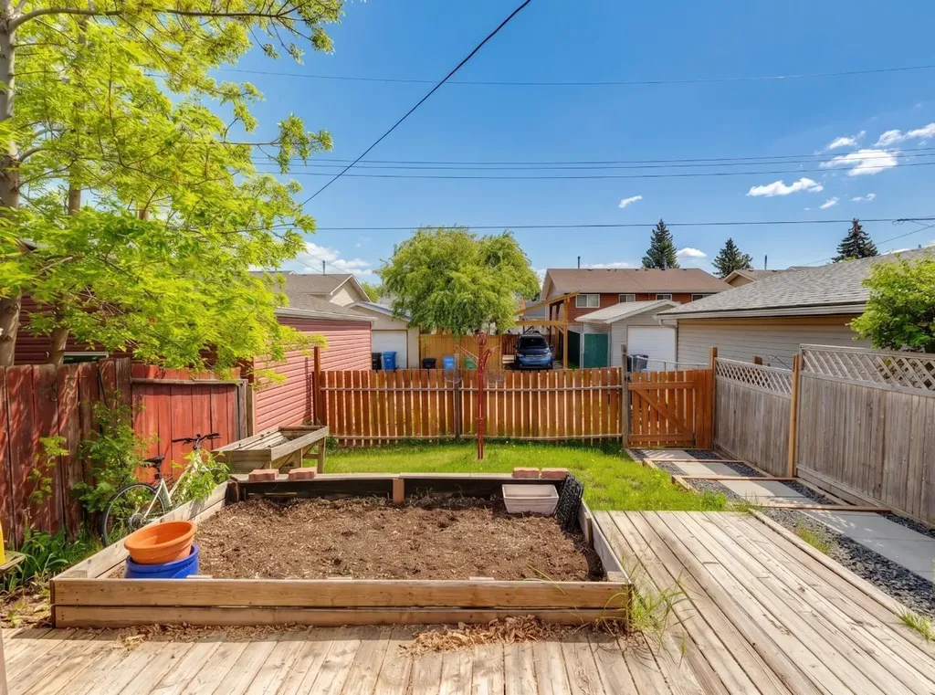 7828 20a Street SE Calgary AB T2C 1Y5