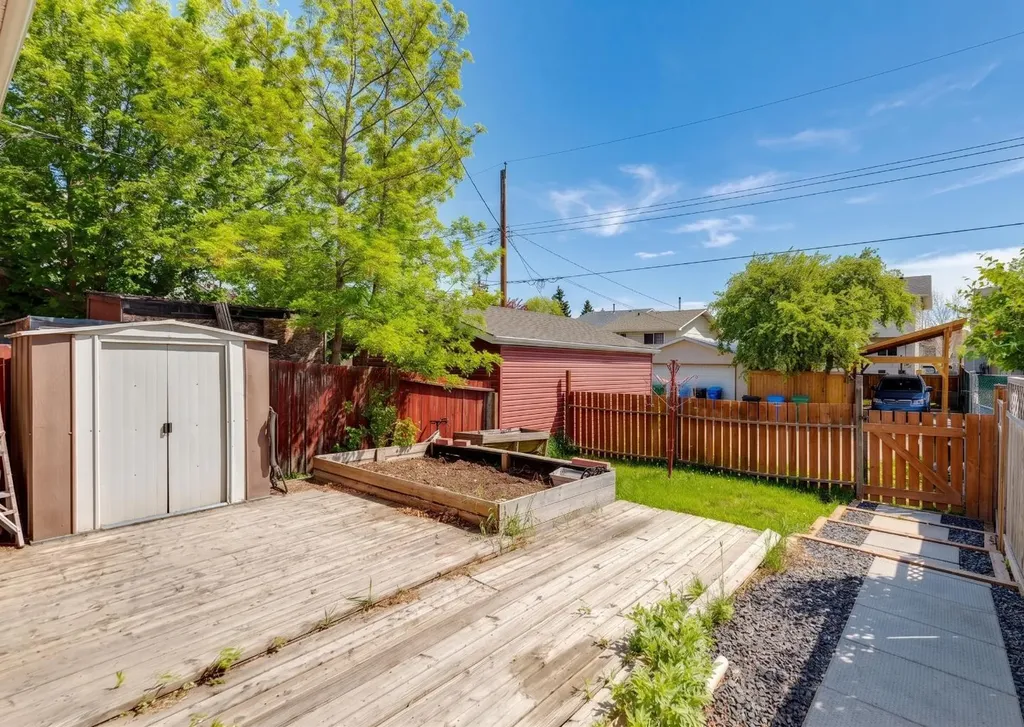 7828 20a Street SE Calgary AB T2C 1Y5