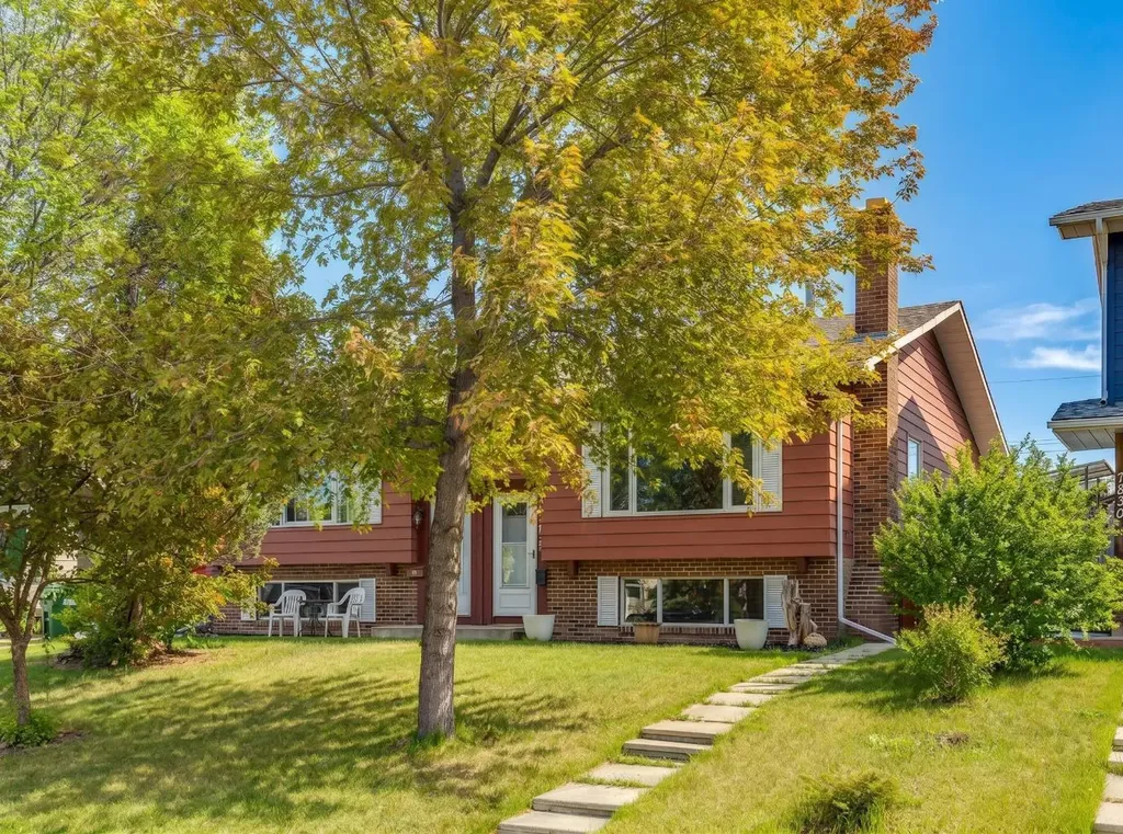 7828 20a Street SE Calgary AB T2C 1Y5