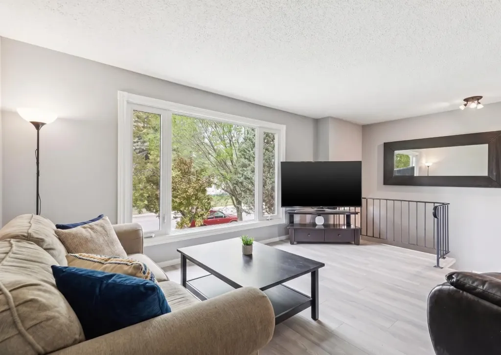 7828 20a Street SE Calgary AB T2C 1Y5