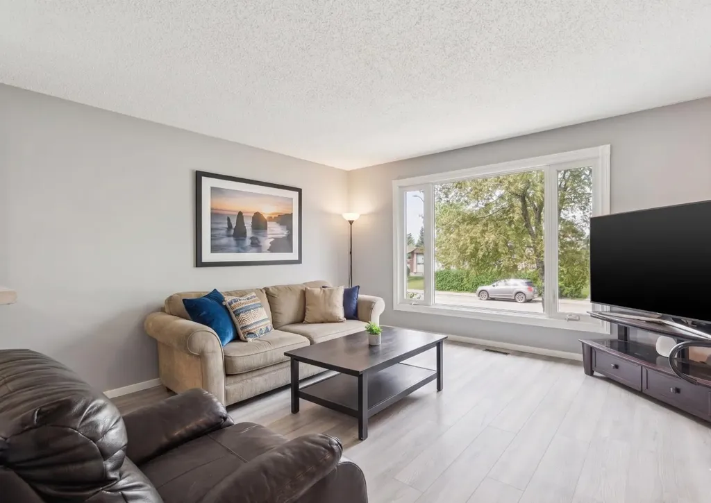 7828 20a Street SE Calgary AB T2C 1Y5