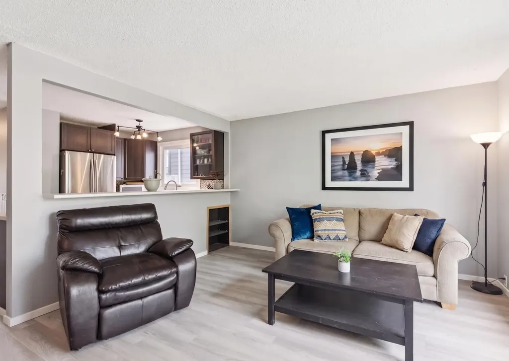 7828 20a Street SE Calgary AB T2C 1Y5