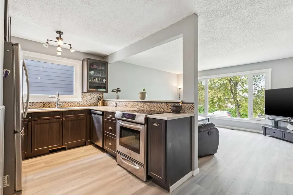 7828 20a Street SE Calgary AB T2C 1Y5