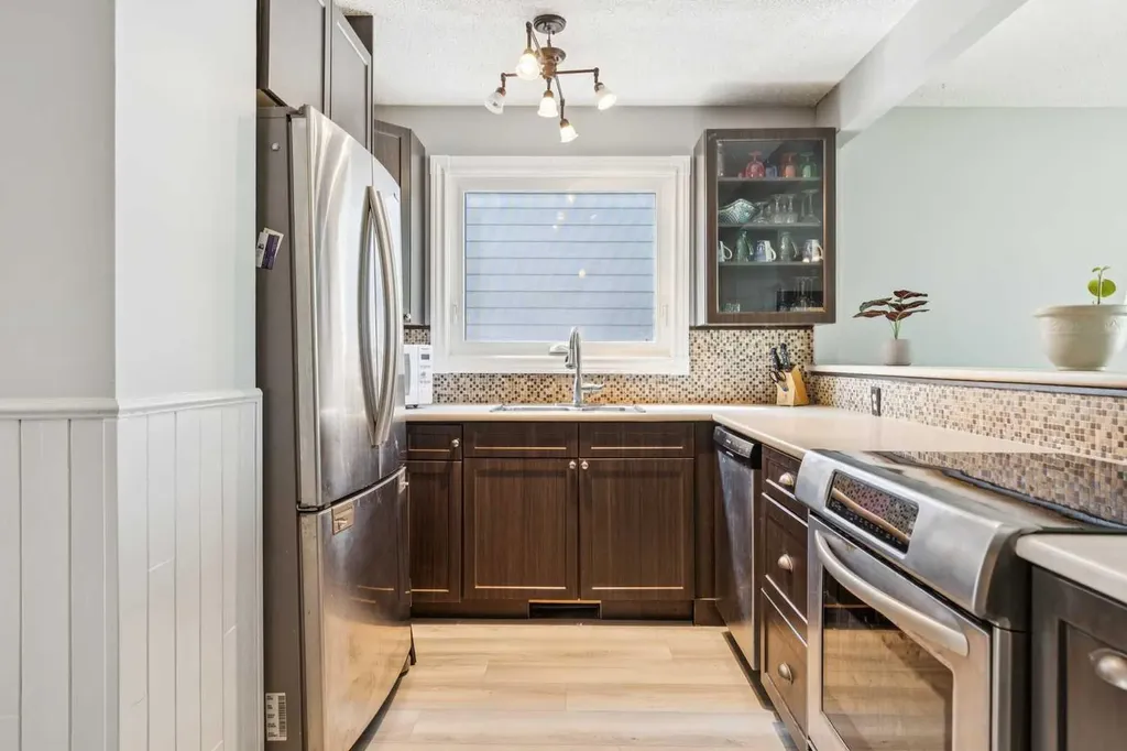 7828 20a Street SE Calgary AB T2C 1Y5