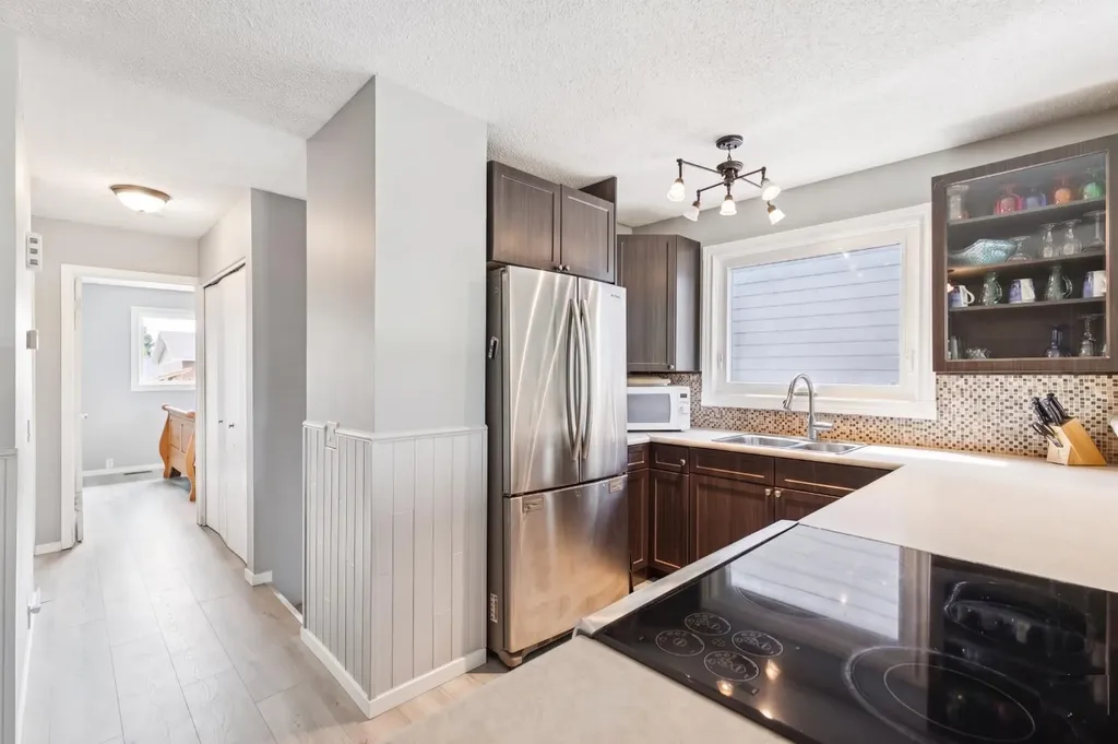 7828 20a Street SE Calgary AB T2C 1Y5