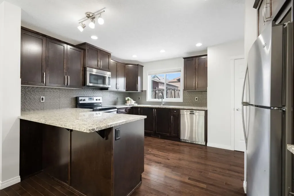 54 Legacy Common SE Calgary AB T2X0X9