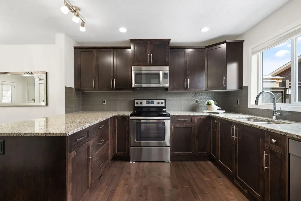 54 Legacy Common SE Calgary AB T2X0X9