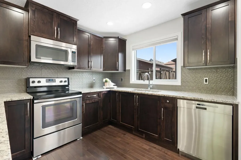 54 Legacy Common SE Calgary AB T2X0X9