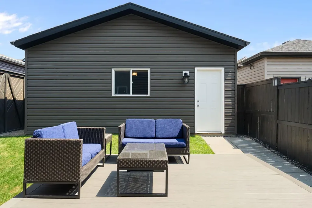 54 Legacy Common SE Calgary AB T2X0X9