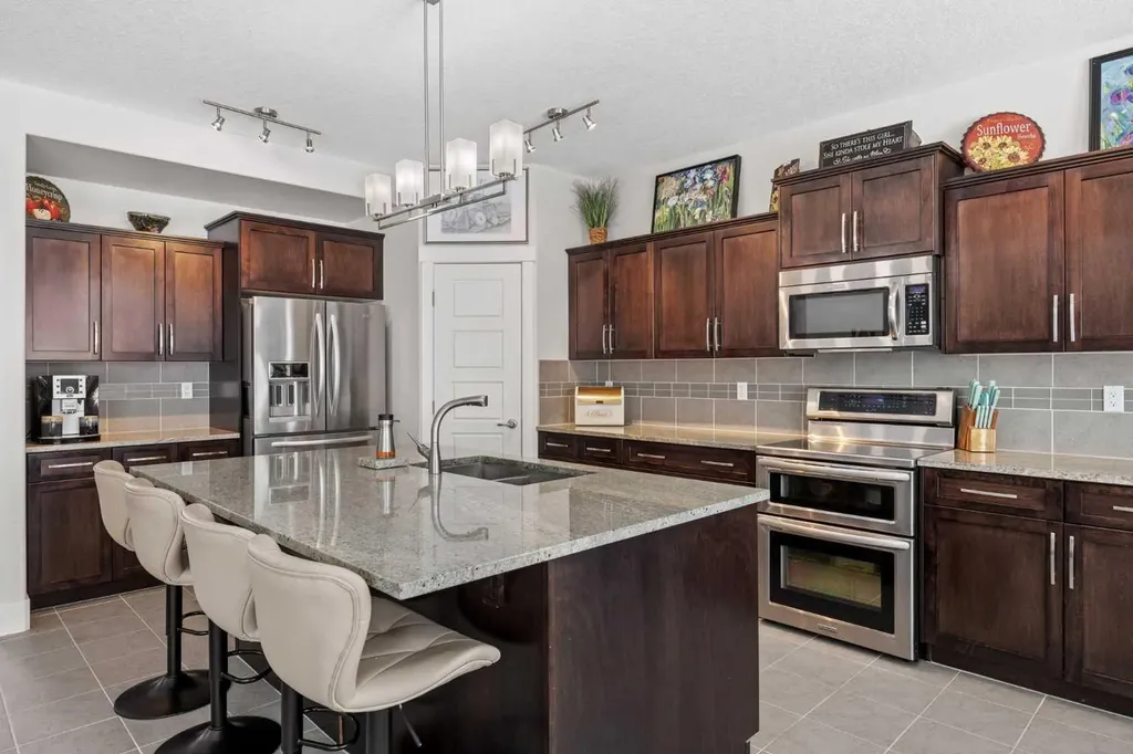 184 Magenta Crescent Chestermere AB T1X 0K9