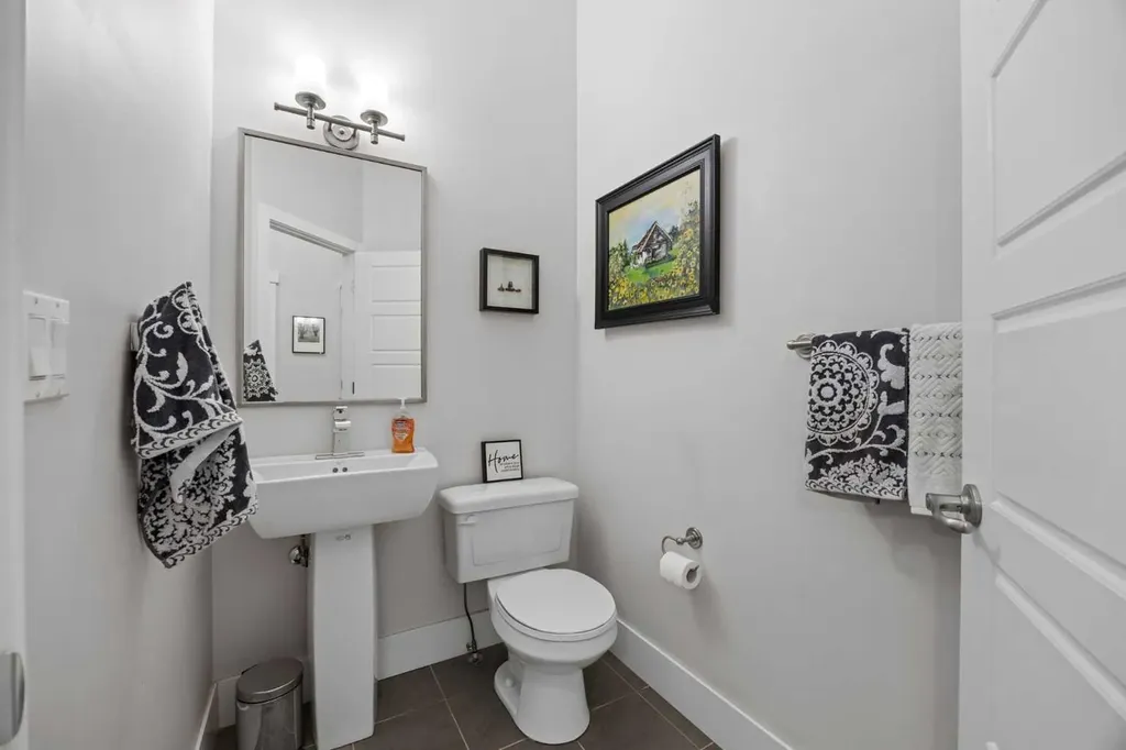 184 Magenta Crescent Chestermere AB T1X 0K9