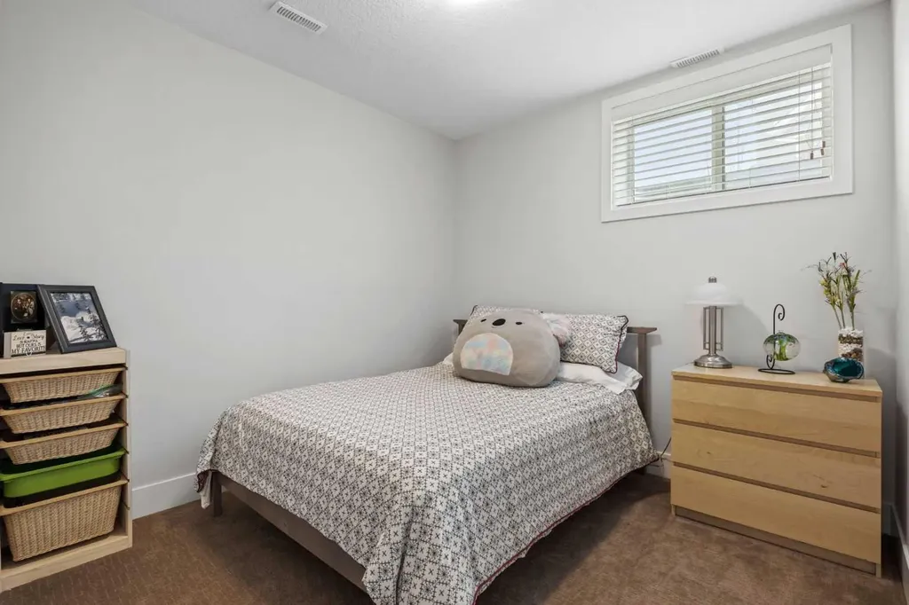 184 Magenta Crescent Chestermere AB T1X 0K9