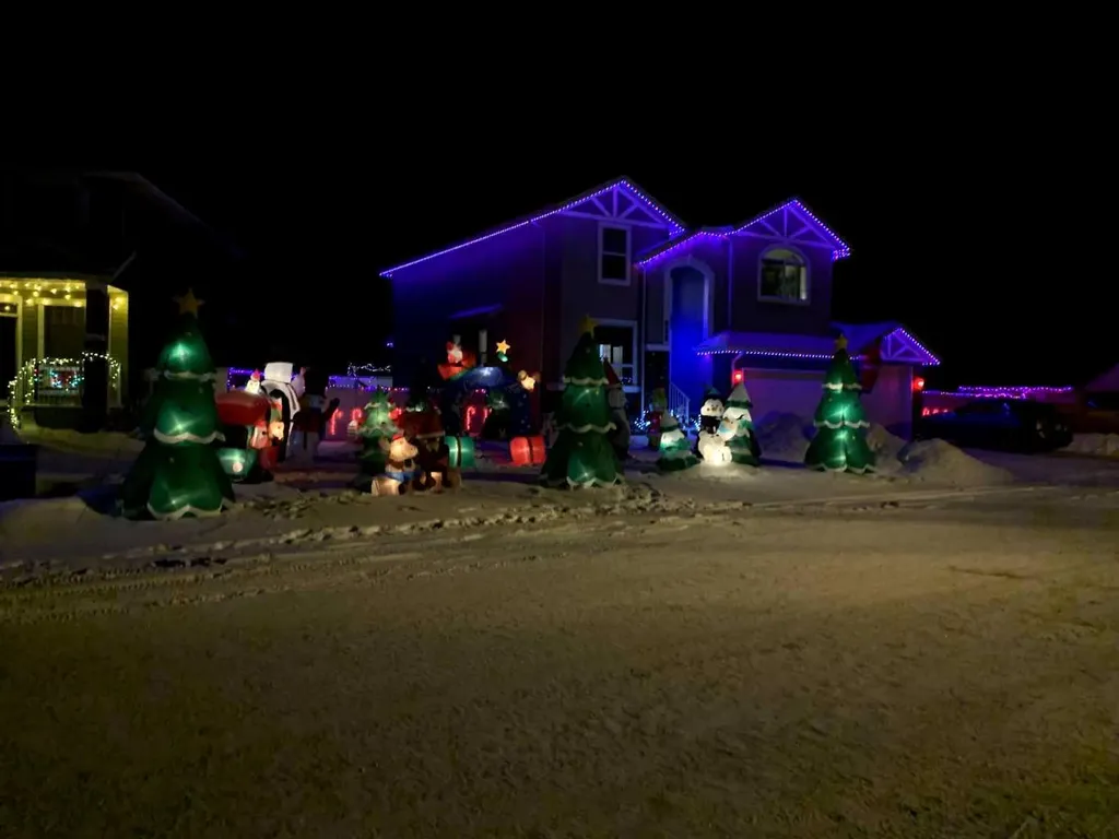 184 Magenta Crescent Chestermere AB T1X 0K9
