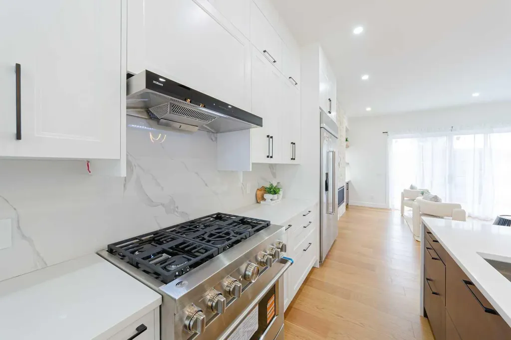 5003 21 Avenue NW Calgary AB T3B 0X3