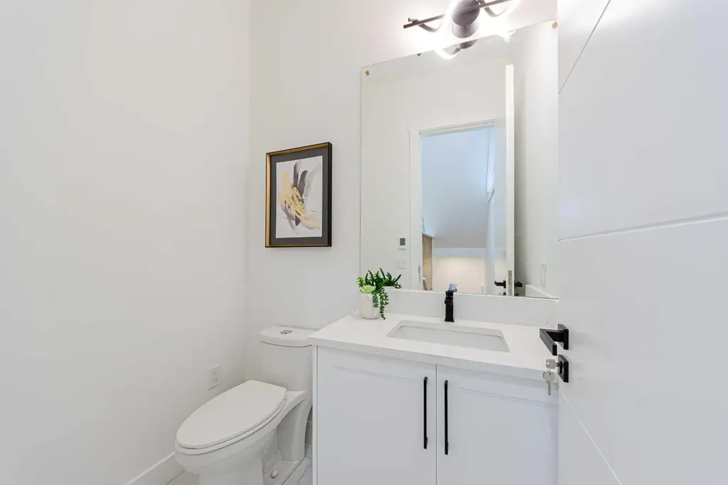 5003 21 Avenue NW Calgary AB T3B 0X3