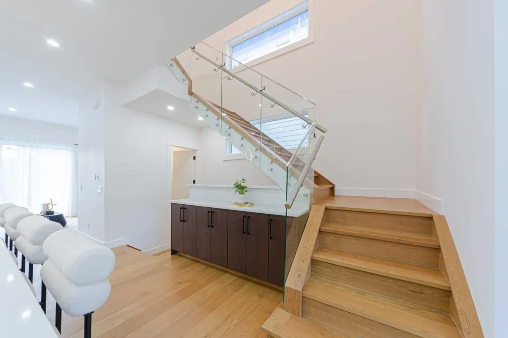 5003 21 Avenue NW Calgary AB T3B 0X3
