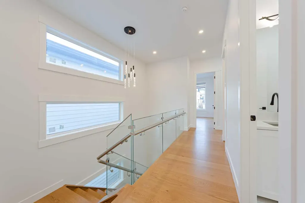 5003 21 Avenue NW Calgary AB T3B 0X3