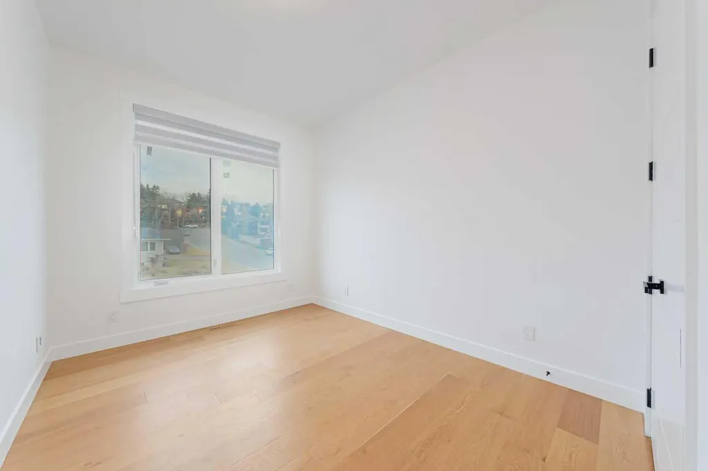 5003 21 Avenue NW Calgary AB T3B 0X3