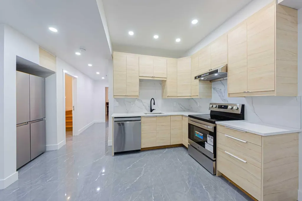 5003 21 Avenue NW Calgary AB T3B 0X3