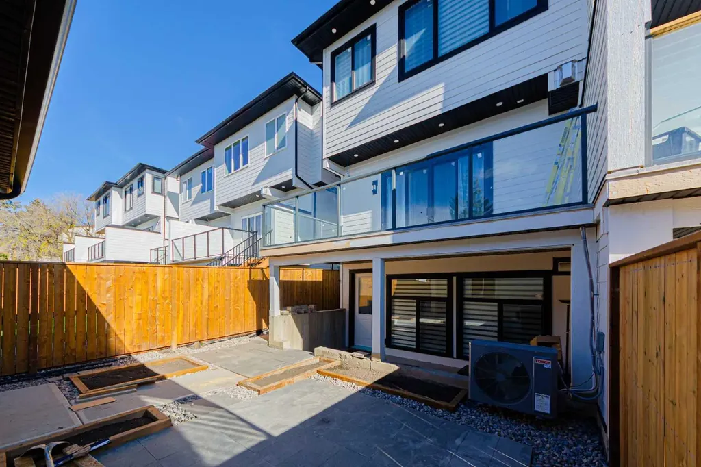 5003 21 Avenue NW Calgary AB T3B 0X3