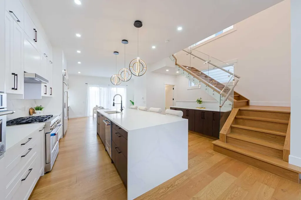 5003 21 Avenue NW Calgary AB T3B 0X3