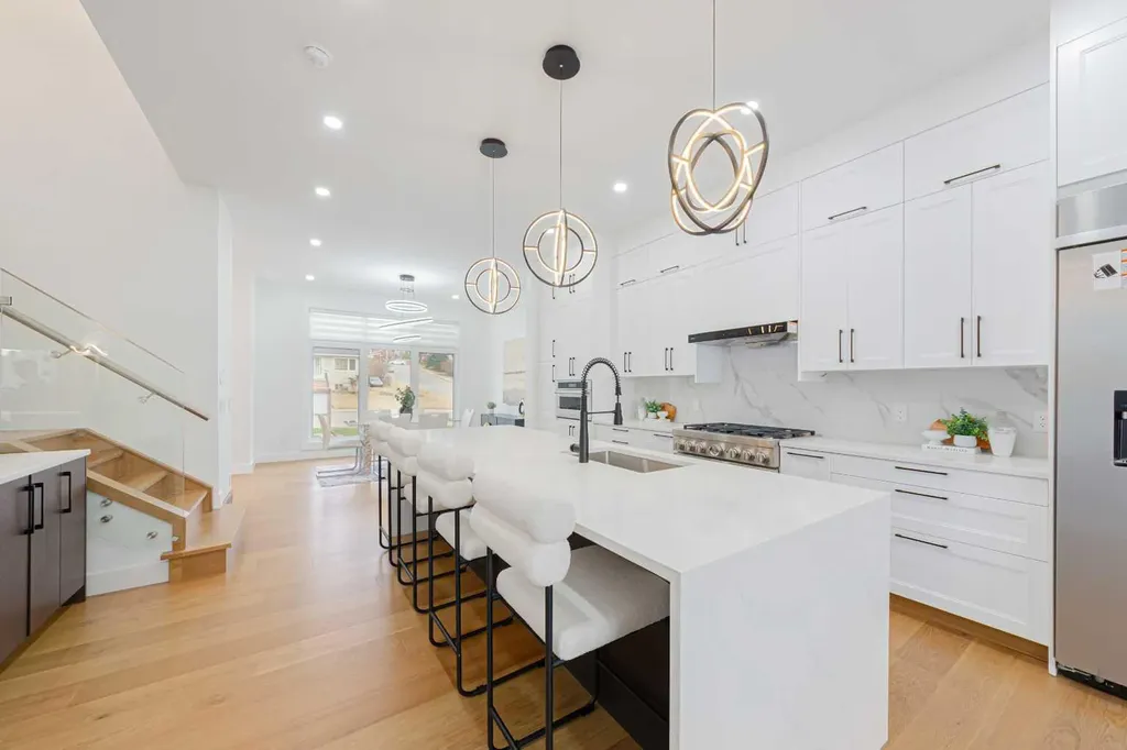 5003 21 Avenue NW Calgary AB T3B 0X3