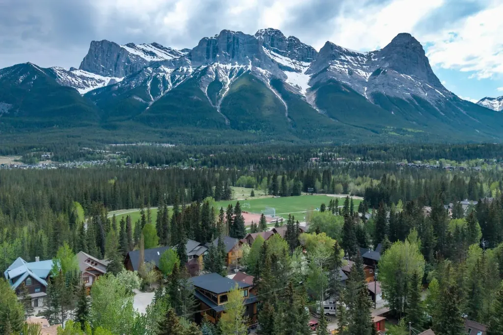 506 1st Street Canmore AB T1W 2L1