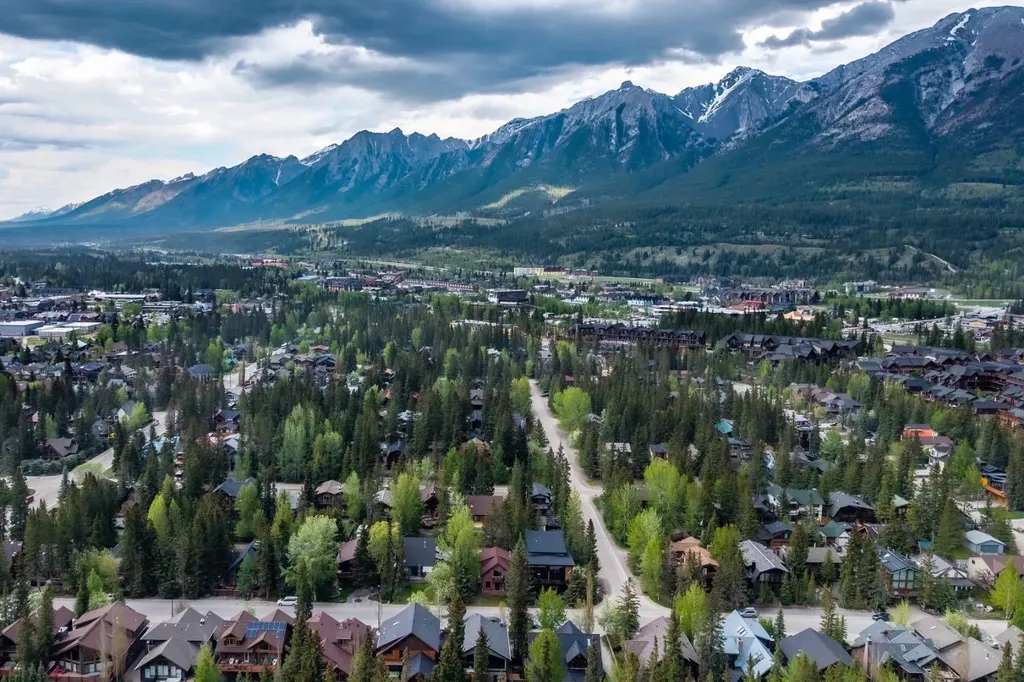506 1st Street Canmore AB T1W 2L1