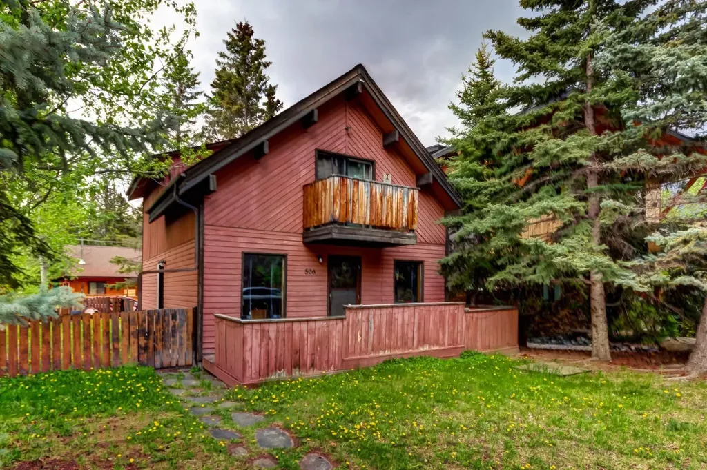 506 1st Street Canmore AB T1W 2L1