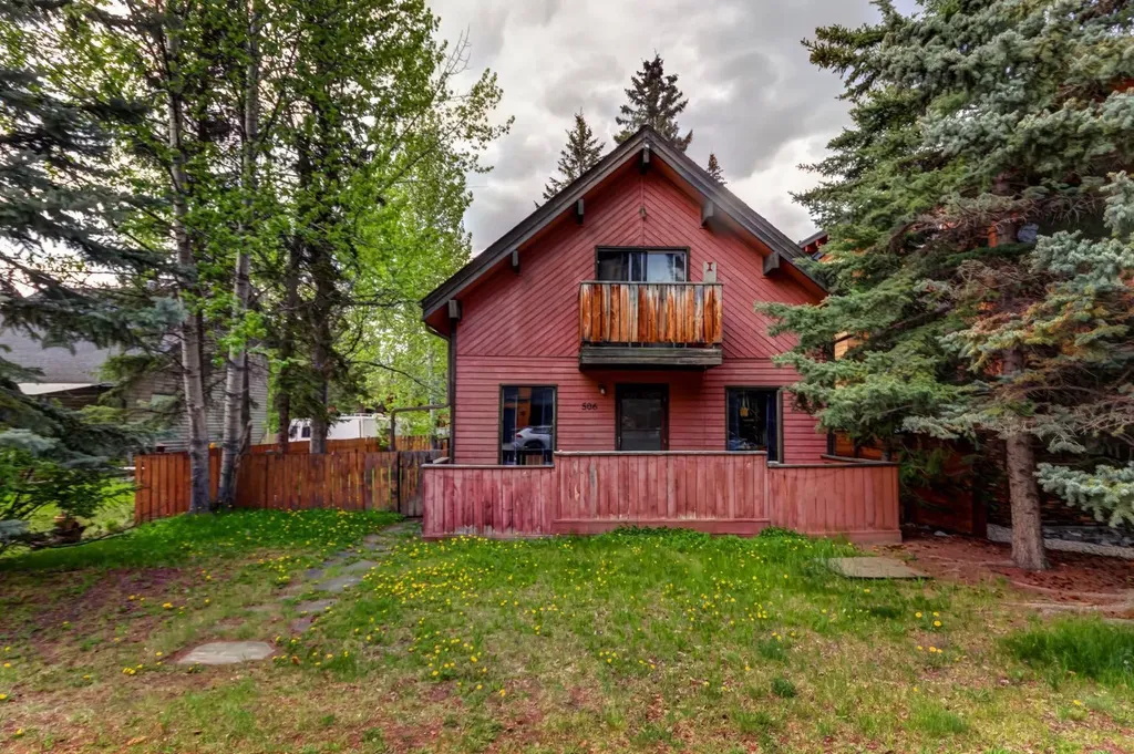506 1st Street Canmore AB T1W 2L1