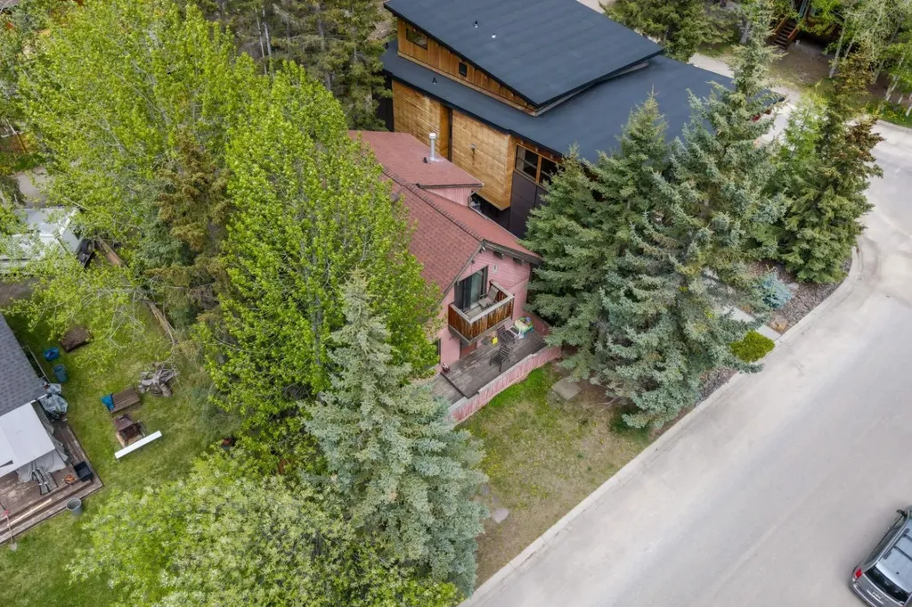 506 1st Street Canmore AB T1W 2L1