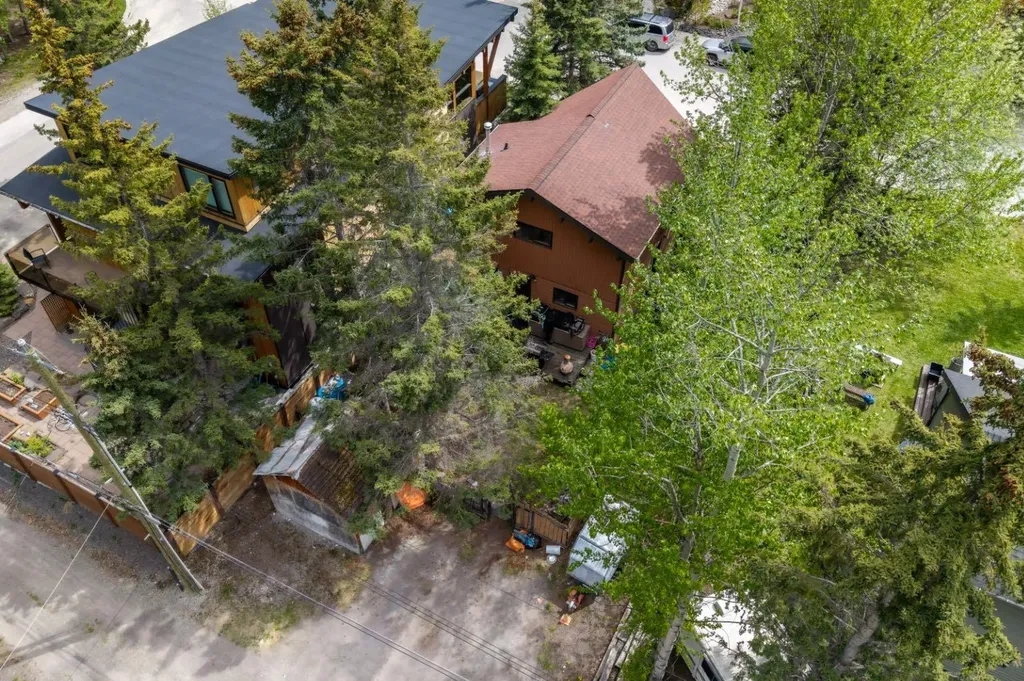 506 1st Street Canmore AB T1W 2L1