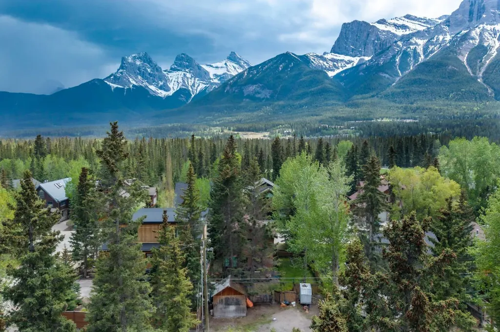 506 1st Street Canmore AB T1W 2L1