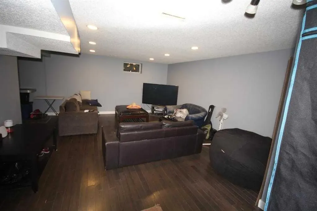 3824 Brantford Drive NW Calgary AB T2L 1H9