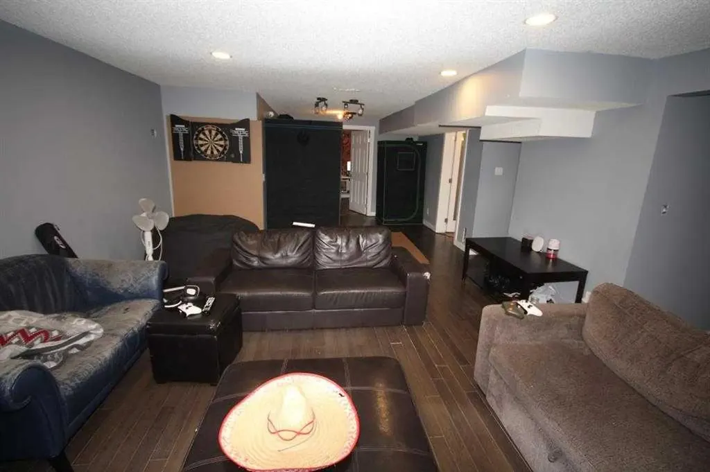 3824 Brantford Drive NW Calgary AB T2L 1H9