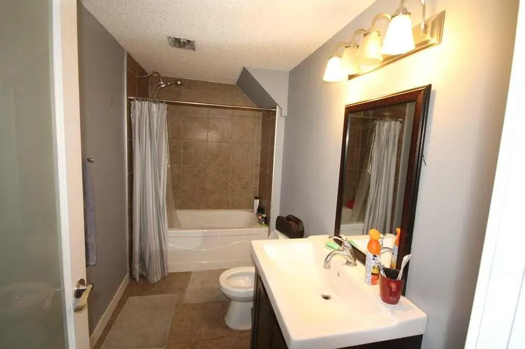 3824 Brantford Drive NW Calgary AB T2L 1H9