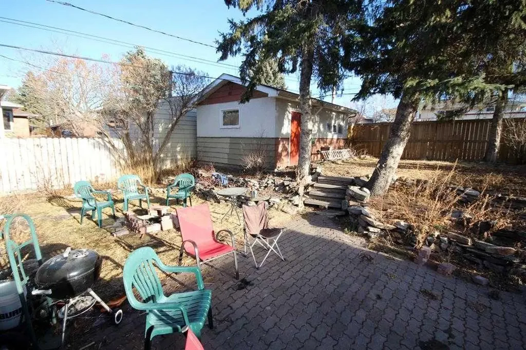 3824 Brantford Drive NW Calgary AB T2L 1H9