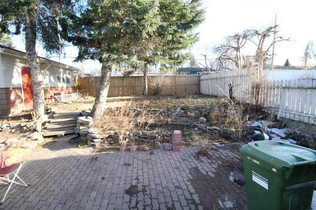 3824 Brantford Drive NW Calgary AB T2L 1H9