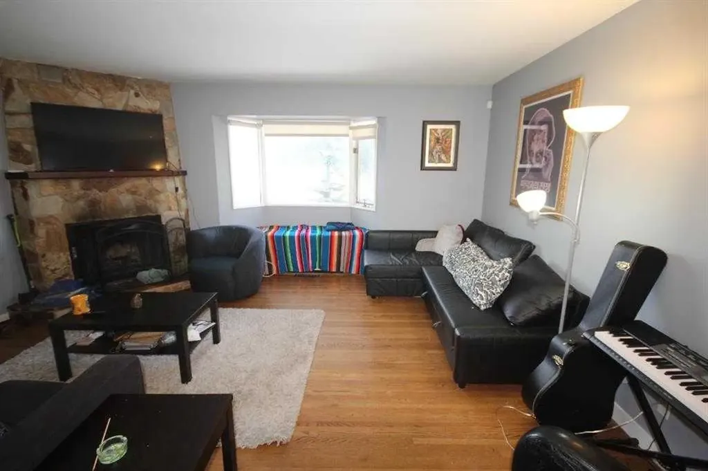 3824 Brantford Drive NW Calgary AB T2L 1H9